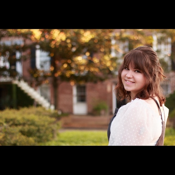 ✨Meet the Posher✨ - Picture 1 of 1